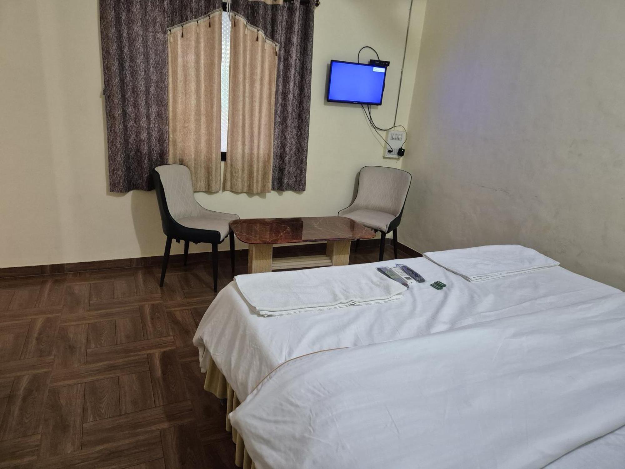 Humming Bird Beach Resorts Alībāg Eksteriør bilde